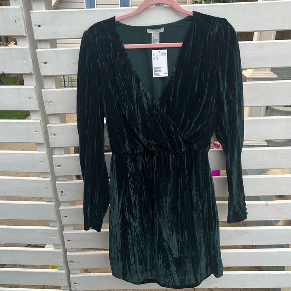 H&M Green emerald valour cocktail dress. Never worn in perfect condition. - Picture 1 of 5